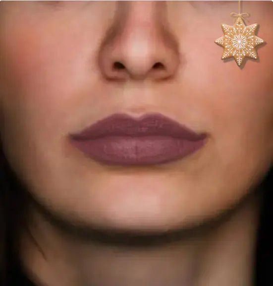 MATTE INTENSE LIPSTICK – COULEUR SATURÉE, FINI MAT VELOUTÉ & CONFORT LONGUE DURÉE - ESSENSIA BEAUTY